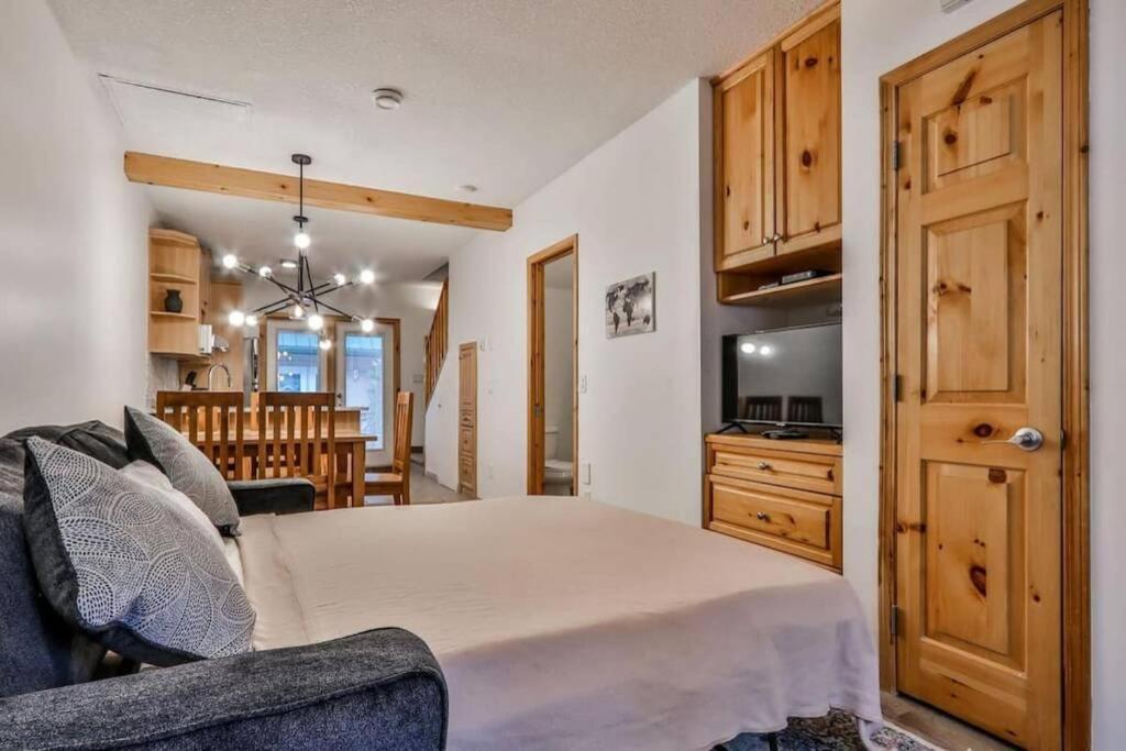 Вилла Banff Gate Vacation Townhouse Канмор Экстерьер фото